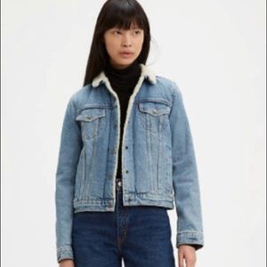 Levi Strauss Sherpa trucker denim jacket (size M)